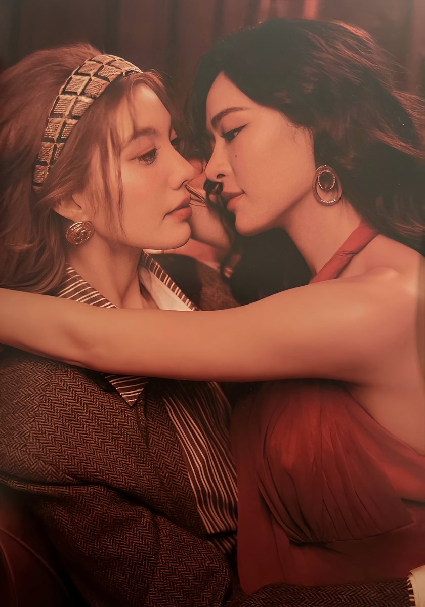 เมื่อวานเพิ่งได้ IM Magazine พอดูในเล่มแล้วรู้สึกสวยมาก ชอบรูปนี้มาก ฟีลลิ่งในรูปมันดีอะ

#LingOrm #หลิงออม