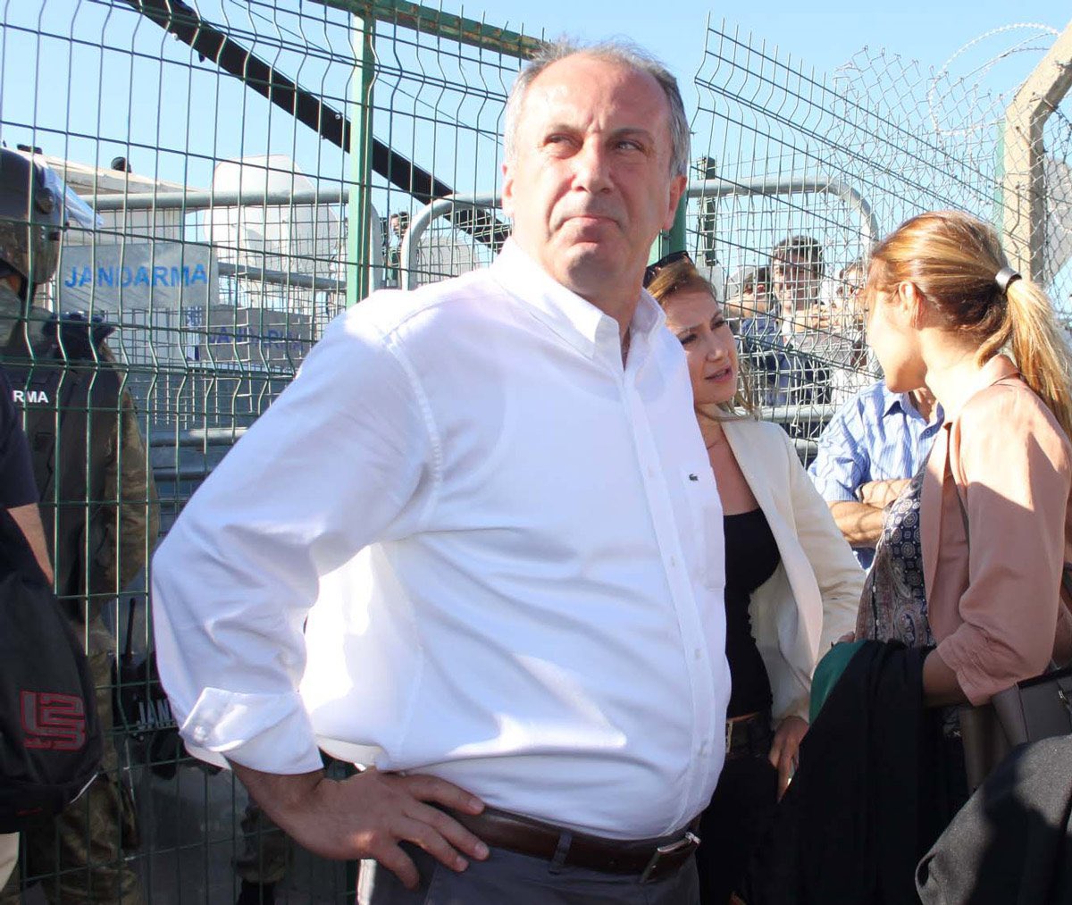 teyakkuzhaber's tweet photo. Muharrem İnce:

"Memleketi önüne katıp götüren bu akılsız ve ahlaksız yağma düzeninin karşısında akıl ve vicdan sahibi herkesin AKIL, AHLAK ve ADALET ilkeleri etrafında BİRLEŞİP set olması gerekir, çok geç olmadan!" https://t.co/bDTzNZn41C