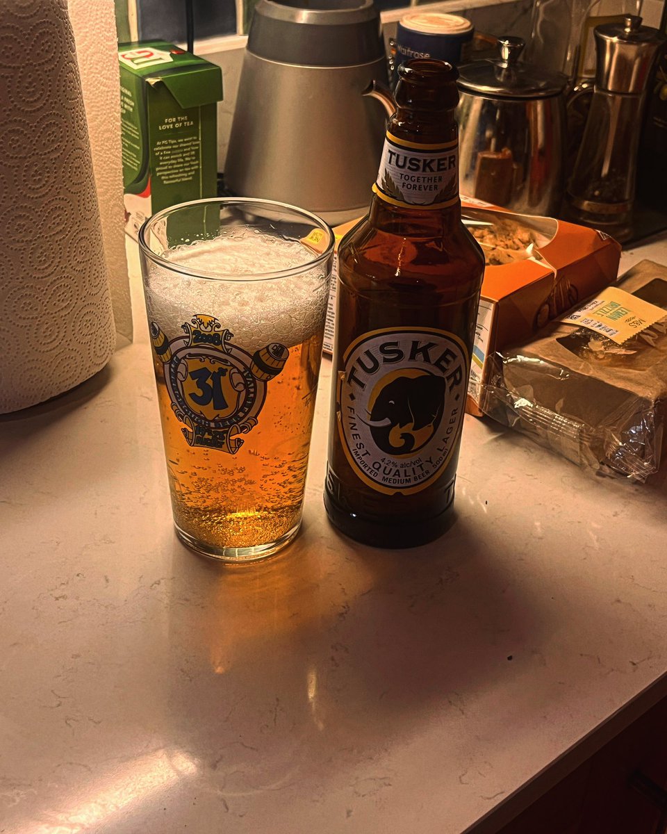 Burton_jake25's tweet image. This beer brings back so many memories of seeing where my mum was brought up and raised #kenya #Tuskerlarger #Mombasa