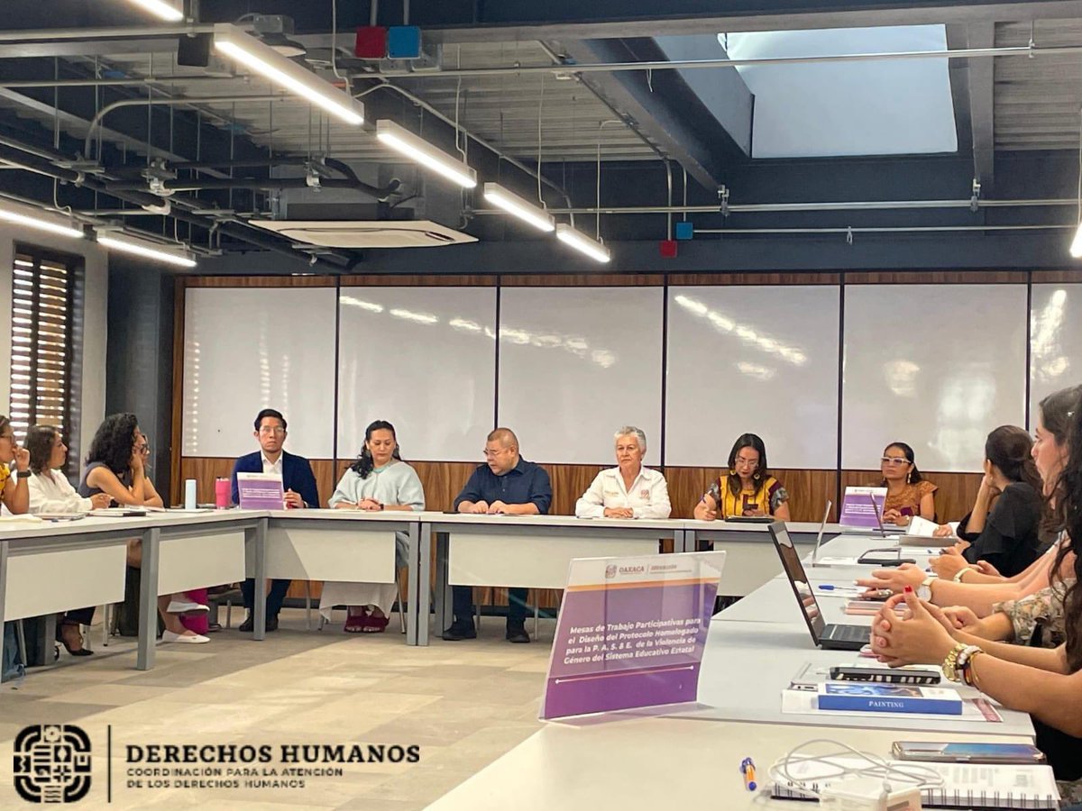 CADH_GobOax's tweet photo. El día de hoy, el equipo de la #CADH, asistió a la mesa de trabajo participativa para el diseño del Protocolo Homologado para la Prevención, Atención, Sanción y Erradicación de la Violencia de Género del Sistema Educativo Estatal https://t.co/wGv3clhUMf