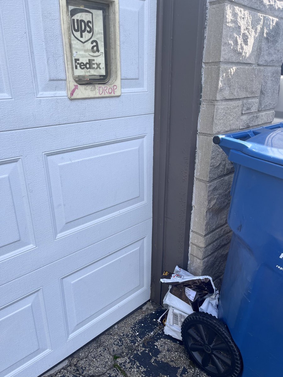 ear_saver's tweet photo. @UPS you were SO CLOSE. https://t.co/t4kf89VVe2