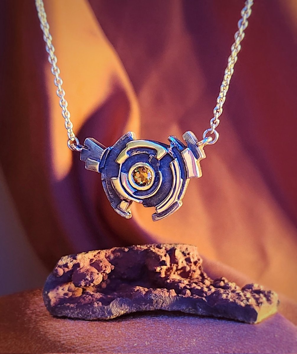 regulationblues's tweet photo. Set a citrine in this one! But I've got an assortment of stones that I'll be able to offer.  I think it would also look so good with a garnet https://t.co/K1Ajoy0h4w