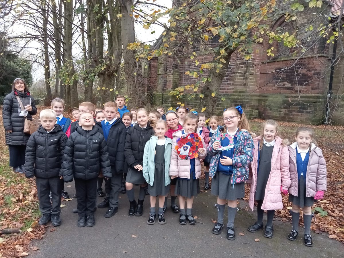 KCEclasses456's tweet photo. Pine Class made a poppy wreath to take to the cenotaph at St Chadβs Church. We did this to remember all those killed or injured during war. βWe will remember them.β #kcehistory @PoppyLegion https://t.co/dz2HL4liZQ