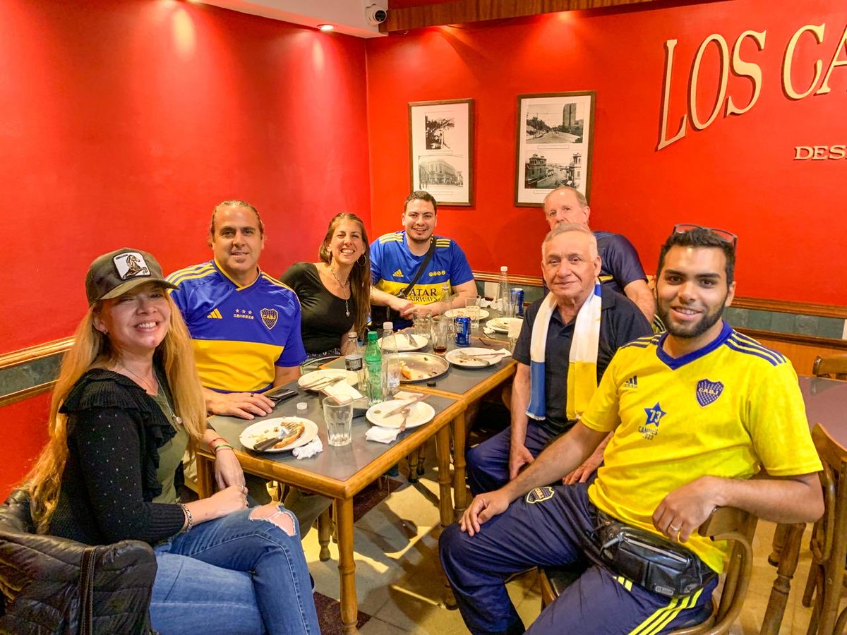 OscarVRiveros's tweet photo. Acá con los amigo norteamericano la noche que festejamos la victoria de Boca y la victoria de Trump https://t.co/edOfk52pvt