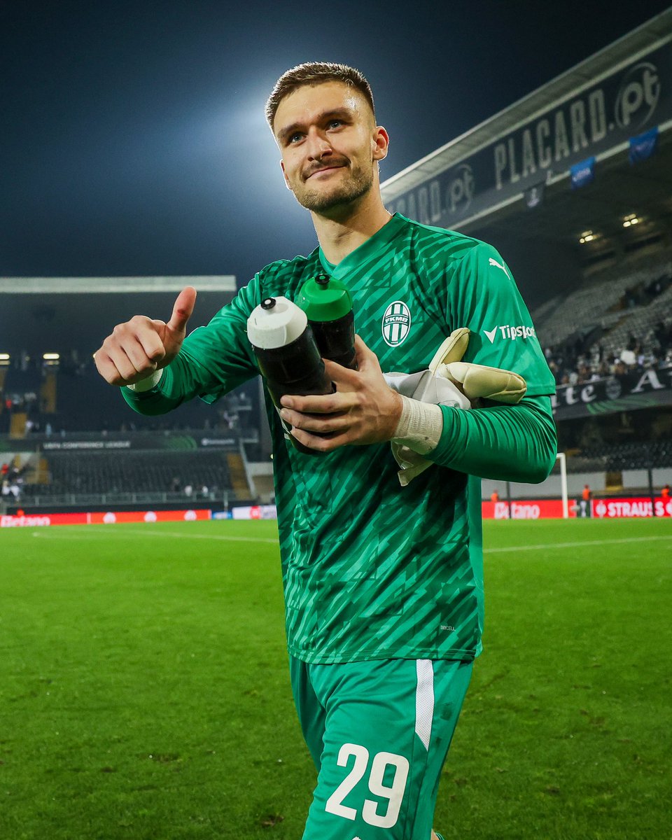 VitoriaSC1922's tweet photo. Um reencontro especial. Serás sempre bem-vindo ao nosso Castelo. Obrigado, Trmal! 🥹

#EspíritoDeVitória • #UECL • #VSCFKMB https://t.co/KWANOVt2qo