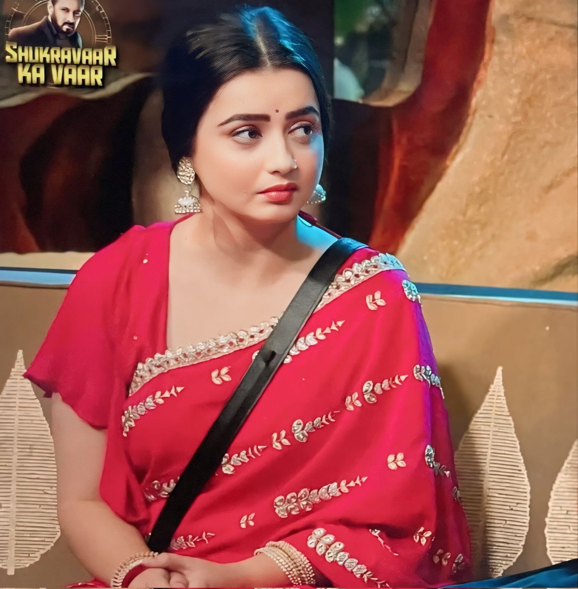 nabzwanderer's tweet photo. I pray someday(inside the house) she gets to know what all they said about her &amp; how nasty that was. This is so ridiculous that a host can give lectures on woman empowerment but not address this issue. F*ck you @ColorsTV @BiggBoss 
#ChahatPandey #BiggBoss18 https://t.co/pyv63SG8AY
