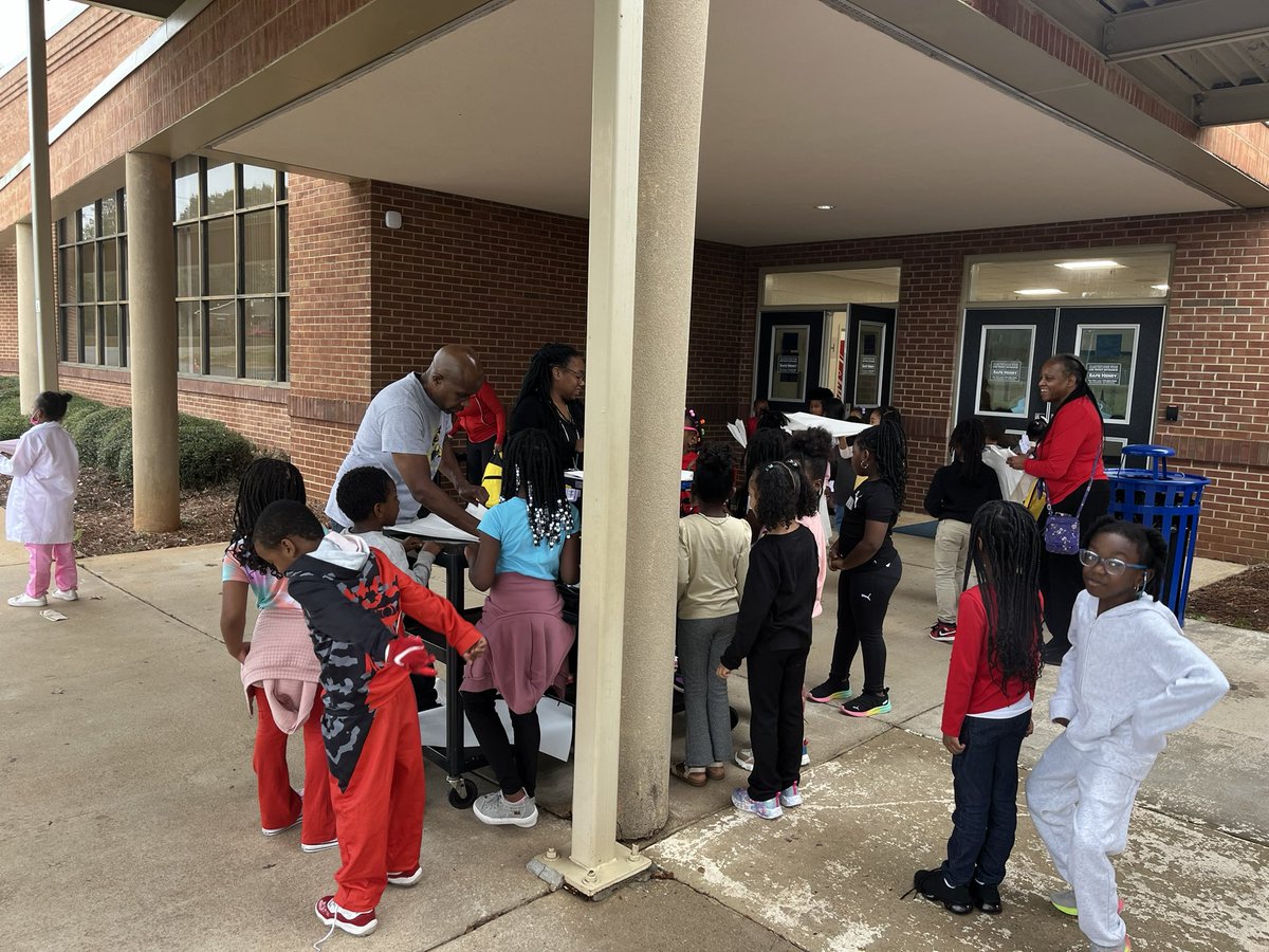 Ashley Moss tweet media