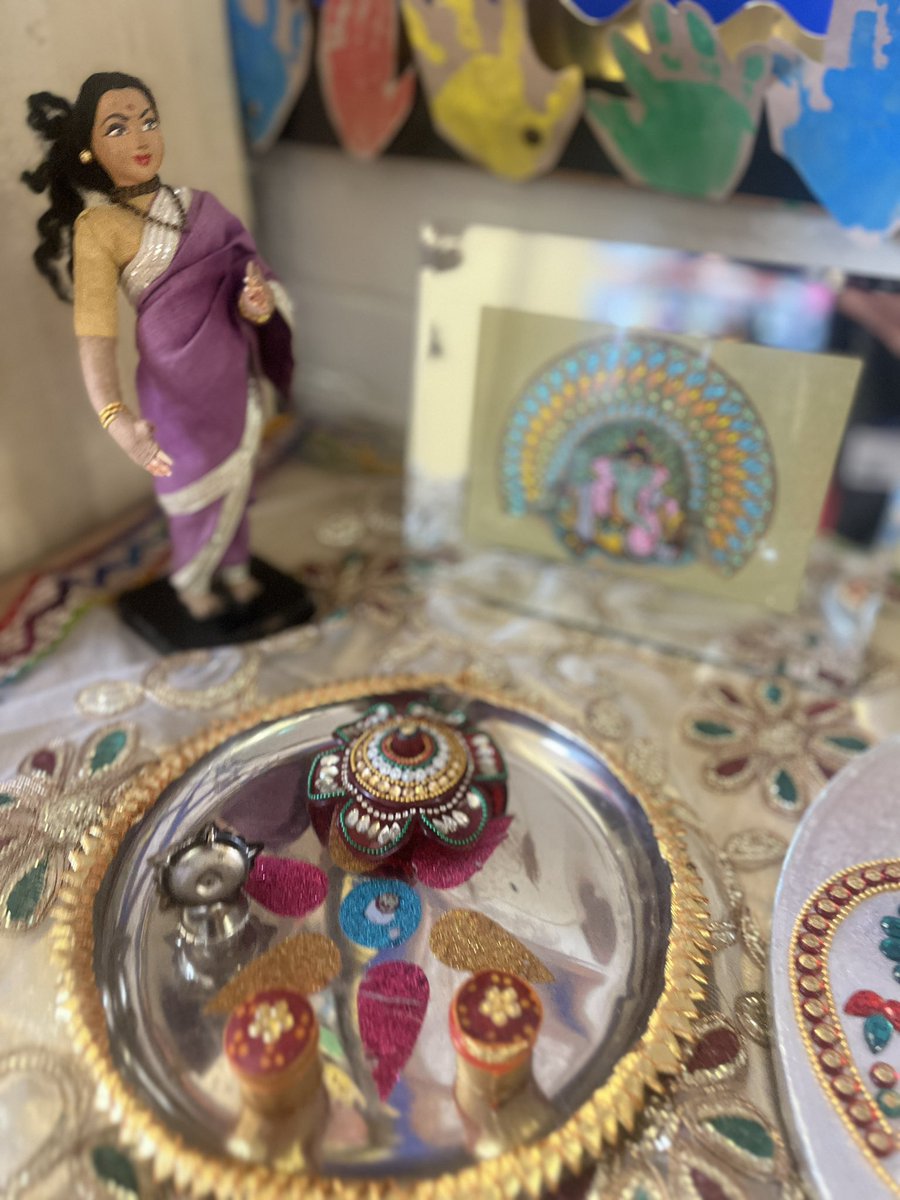 StTeresasHarrow's tweet photo. Reception enjoyed a meaningful exploration of #Diwali, learning about its significance as the festival of lights. They expressed their creativity by designing intricate Rangoli patterns and adorning them with traditional diya lamps. 🪔 #StTs #RJED https://t.co/tjGllEZ1dt