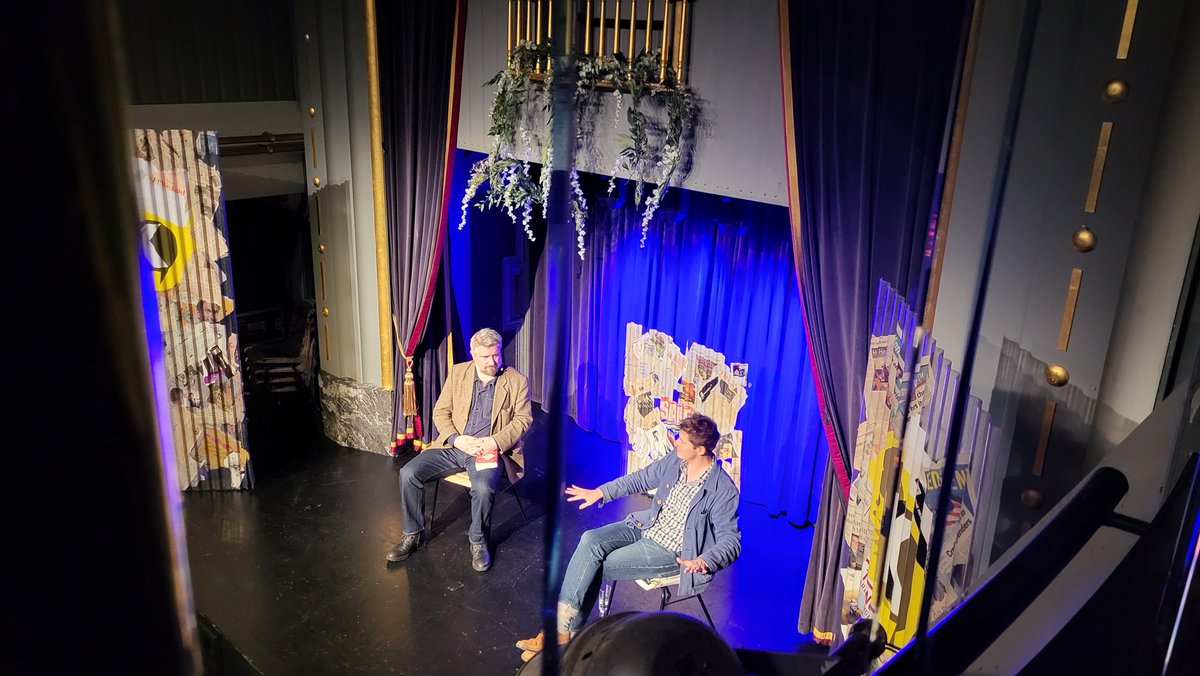 First <a href="/kilkenomics/">Kilkenomics</a> festival of wknd and already suspect my plan to engage in a personal drinking game 🍺 whenever a panelist mentions the "T***p" &amp; "M**k" words may need watering down.
[📸<a href="/tomburgis/">Tom Burgis</a> on how the well-oiled dirty money 'kleptopia' isn't just a 🍌republic phenomenon]