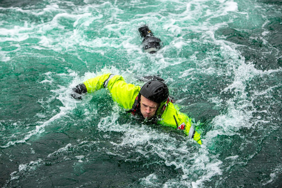 SWFireandRescue's tweet photo. On Wednesday, our Wholetime Conversion course recruits took their water rescue skills to the next level 🌊💪

📈 With a 36.2% increase in water rescues, it’s important our teams are prepared for any challenge!

Only 2 weeks left of their 6-week course—good luck to all!👏 https://t.co/5WEwvGmOWO