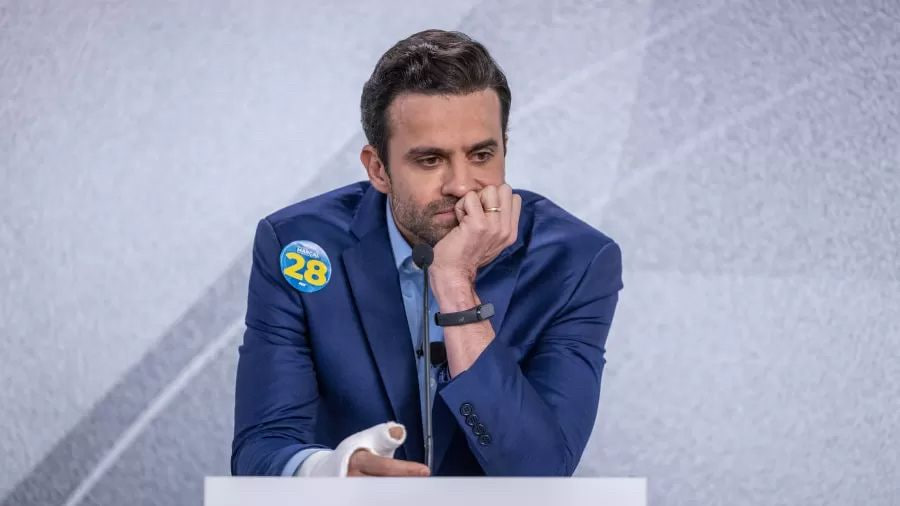 🚓 COACH EM APUROS | POLÍCIA FEDERAL INDICIA PABLO MARÇAL

A Polícia Federal indiciou o influenciador e ex-candidato a Prefeitura de São Paulo, Pablo Marçal, por laudo falso contra Guilherme Boulos. 

Marçal prestou depoimento na Superintendência Regional da PF, em São Paulo