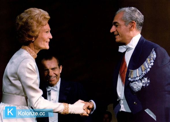 Kolorize tweet media