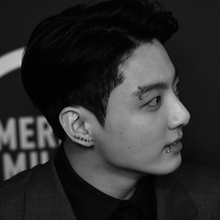 thvjkmon's tweet photo. Jungkook’s side profile https://t.co/HW4KhUkmJ7