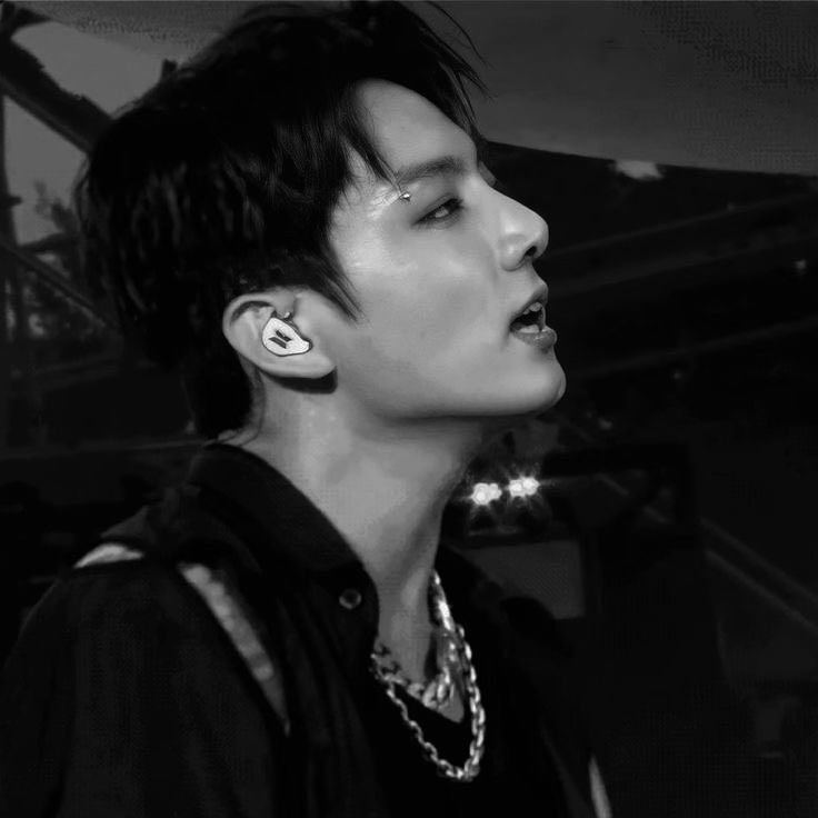 thvjkmon's tweet photo. Jungkook’s side profile https://t.co/HW4KhUkmJ7