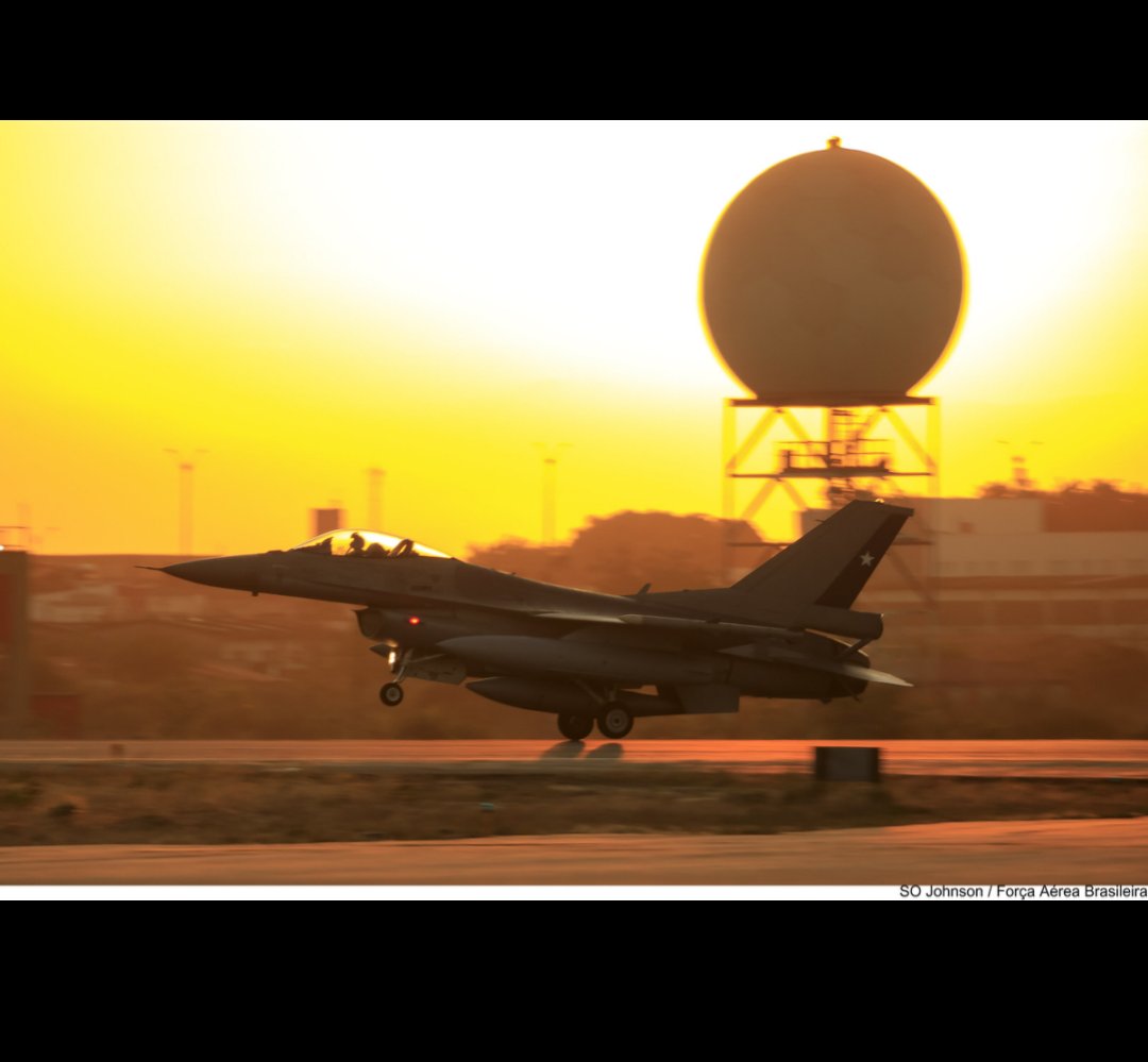 390 de un lado 🇵🇹-🇧🇷 
130 del otro lado 🇦🇷-🇵🇪
E-99M🇧🇷
Y F-16 🇨🇱
Tremendas fotos