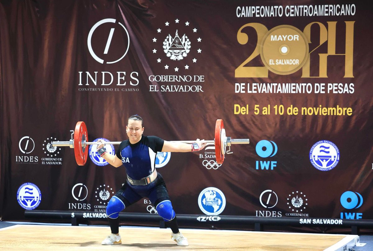 indeselsalvador's tweet photo. #LevantamientodePesas | María José Alger, de El Salvador, compite en la categoría 76 kilogramos del Campeonato Centroamericano Mayor de Levantamiento de Pesas 2024.

#ConstruyendoElCamino https://t.co/fyTOOISkHk