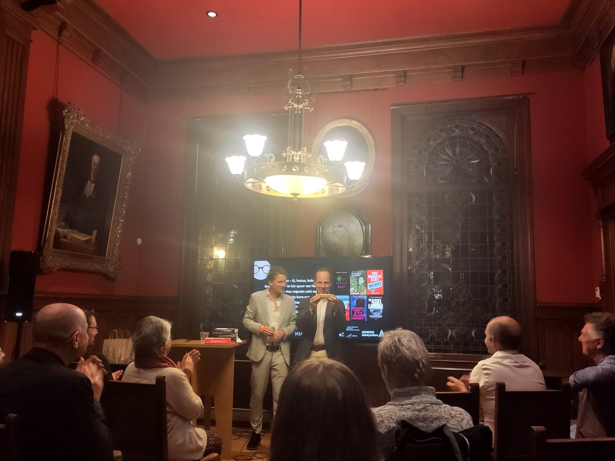 De Sociologische Bril 2023 voor het beste sociologische publieksboek is gewonnen door Hein de Haas!
<a href="/Sociologie_Bril/">De Sociologische Bril</a>