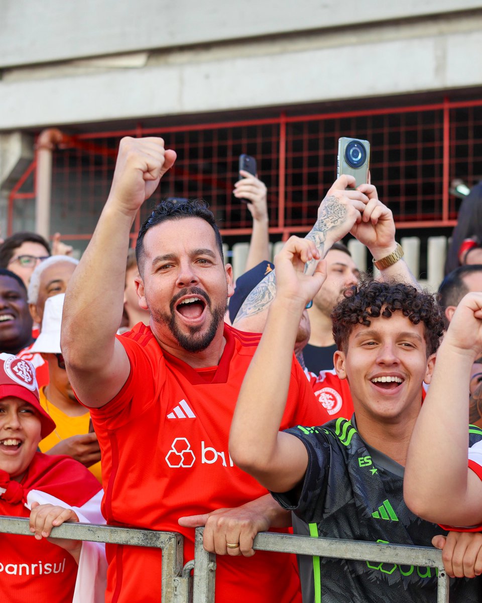 SCInternacional's tweet photo. Juntos pelos três pontos! 🫱🏼‍🫲🏽❤️ https://t.co/BdDJXnSfU6
