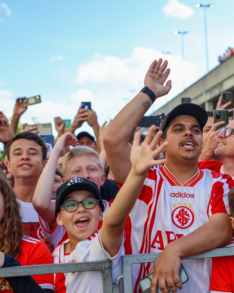 SCInternacional's tweet photo. Juntos pelos três pontos! 🫱🏼‍🫲🏽❤️ https://t.co/BdDJXnSfU6
