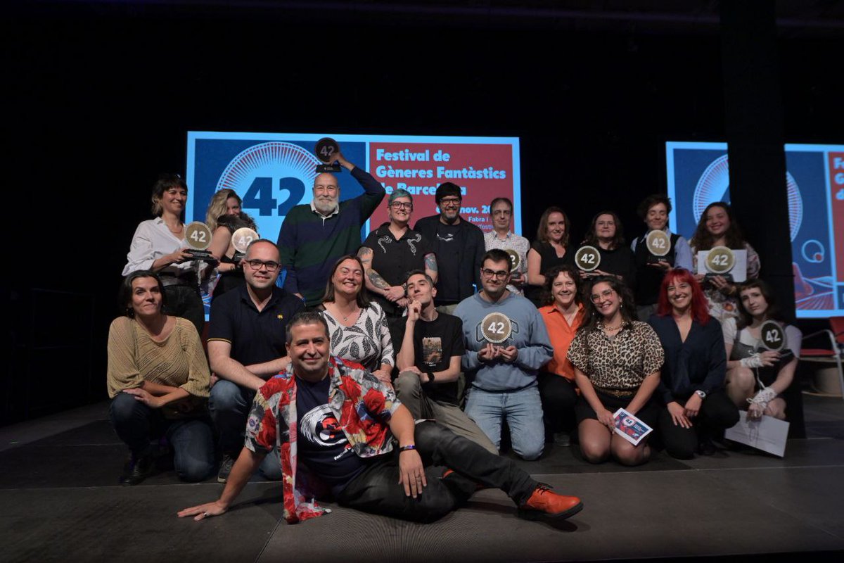🏆Els Premis 42 2024 ja són públics!

Palmarès complet aquí
👉barcelona.cat/festival42/ca/…

⏰I demà els escoltarem a la Taula dels Premiats, a les 16 h a la Fabra i Coats (Sala 1). No us ho podeu perdre!