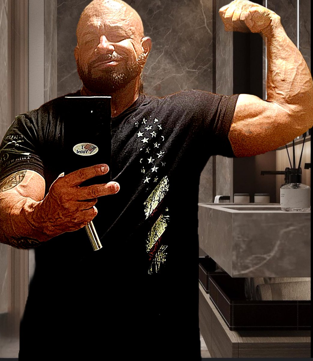 AlphaPxx95264's tweet photo. Tight sleeves and big biceps should make your bank account go negative https://t.co/BL1qZlBydA
