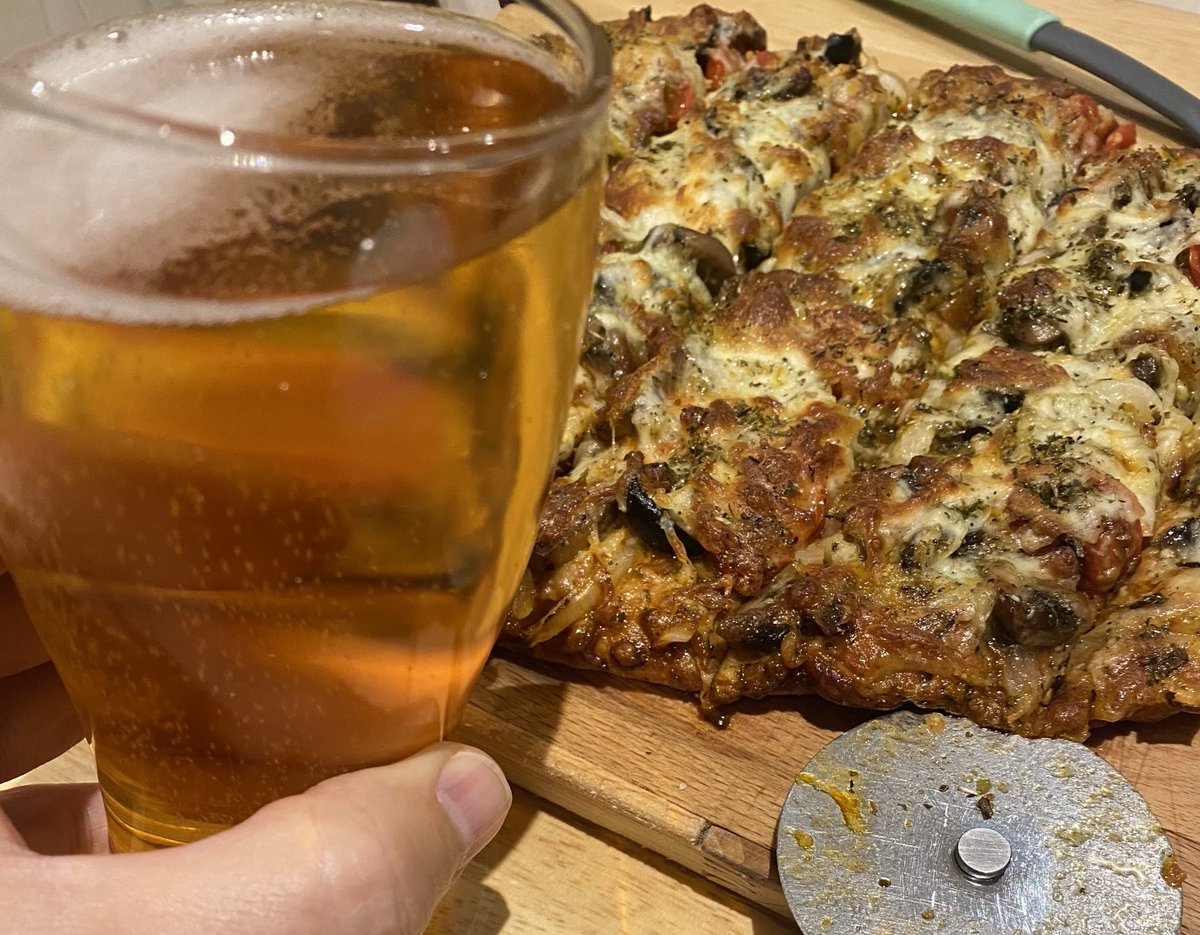 Happy Friday ya loons!
#FridayNightPizzaAndBeers