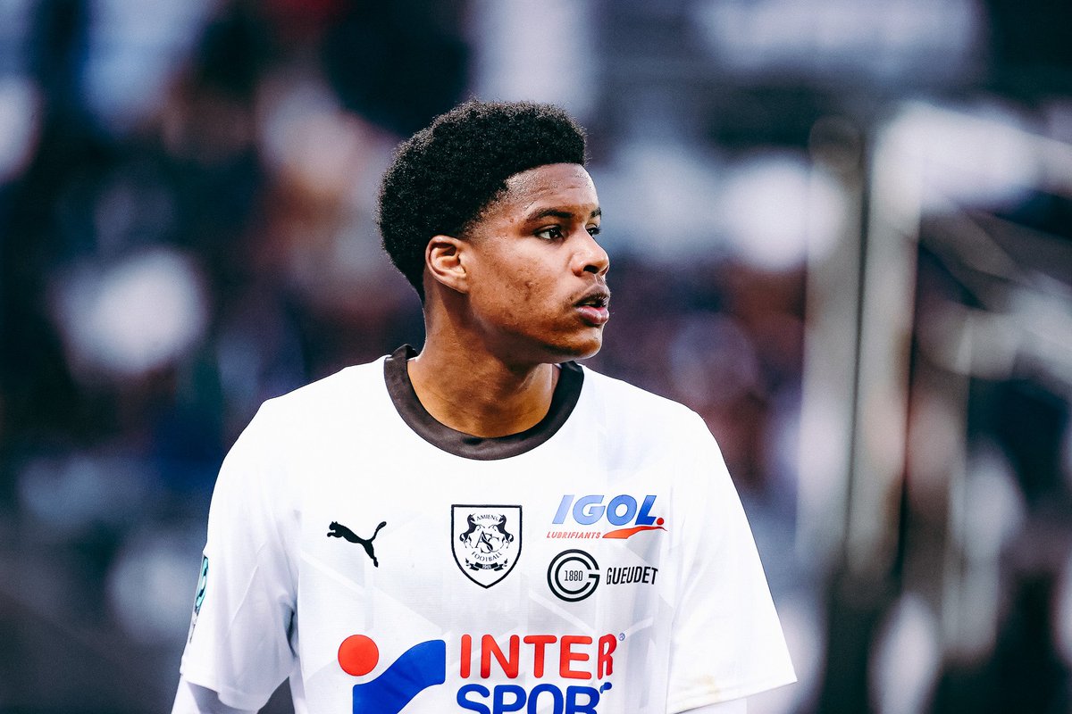 AmiensSC's tweet photo. 1️⃣0️⃣0️⃣ matchs à l’Amiens SC ! ✅

Quelle fierté ! 🤍 Notre tchiot célèbre aujourd’hui son 100ème match en professionnel avec son club formateur, devenant ainsi le premier joueur du centre de formation à atteindre ce cap dans l’équipe première !

#MadeInAmiens #TeamASC https://t.co/Qd0HXk8W0K