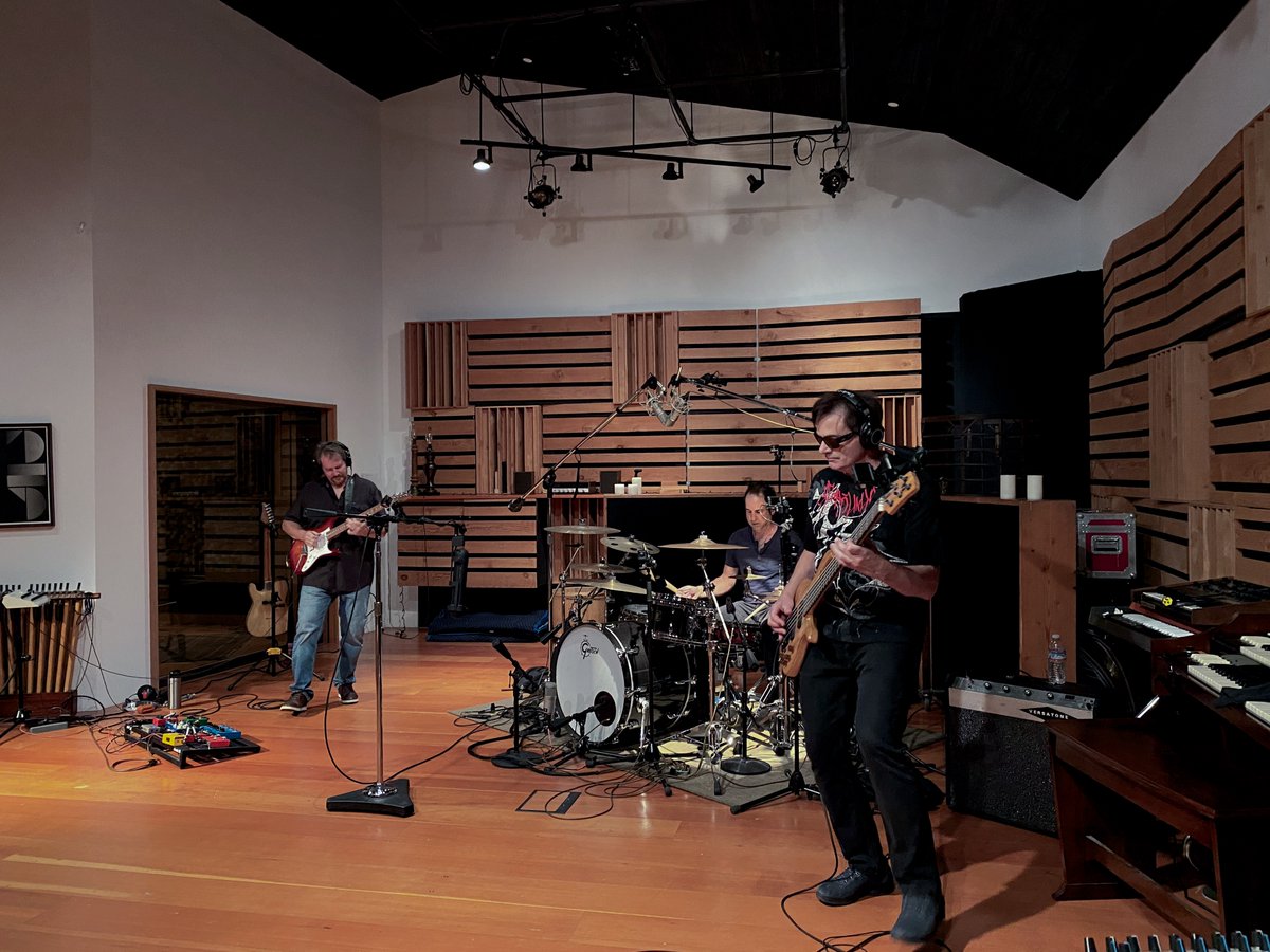 dankmbp's tweet photo. Hard to believe that it was 4 years ago today that I shot
@RadiusFunk in studio. That was a. fun day. You can watch all the videos shot that day https://t.co/Up3z90057P
@crigatuso https://t.co/mEwaif6WKp