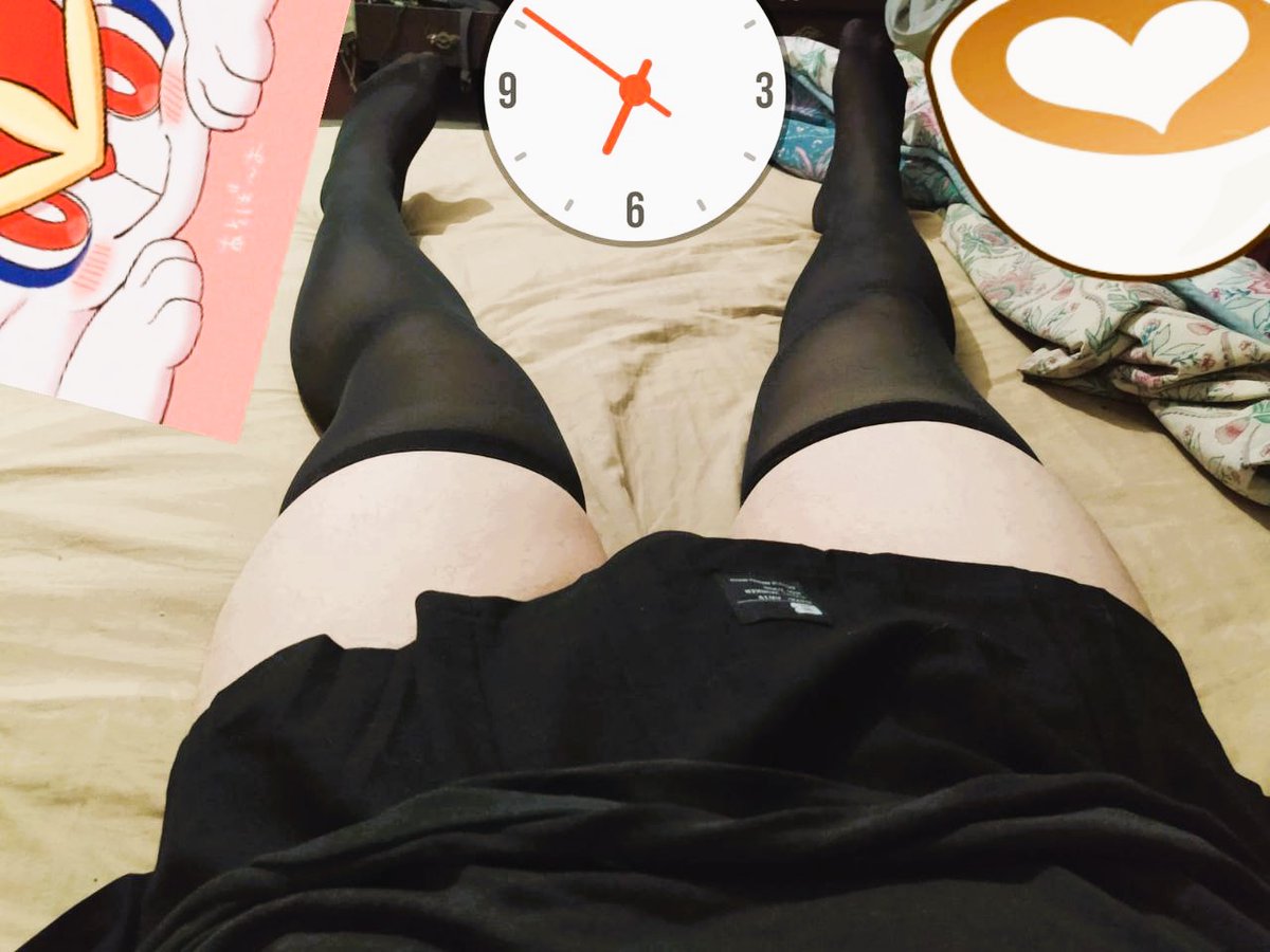 AspectOFeet's tweet photo. jejejeje X3 se me ve la tanga. Quien se arrodilla ante mis pies y me da besitos? Como si adoraras a una deidad 
#feet #pies #piecitos #feetِ  #feetworshi̇p #skirt #femboyfriday #ass #pokemon #Cinderace #Pikachu #Nahida #GenshinImpact #Fortnite #klee https://t.co/uNGdi8TYTb