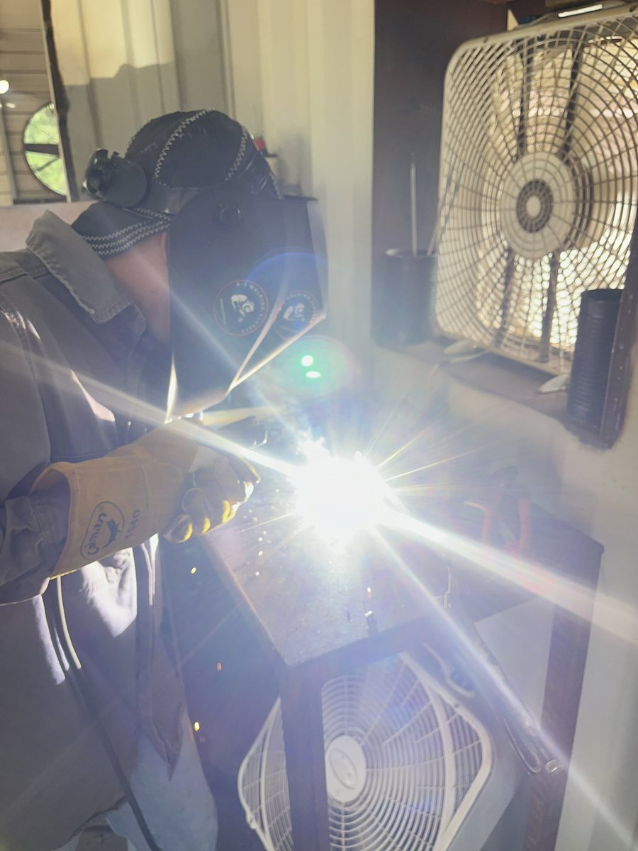 a1weldingtx's tweet photo. Future Welders Of America👨‍🏭👩‍🏭

#alweldingclasses #homeschoolweldingclasses #futureweldersofamerica #alweldingtx
#teachthematradethatneverfades
#skilledtrades 
#tradeschools https://t.co/blFXTCAHJt