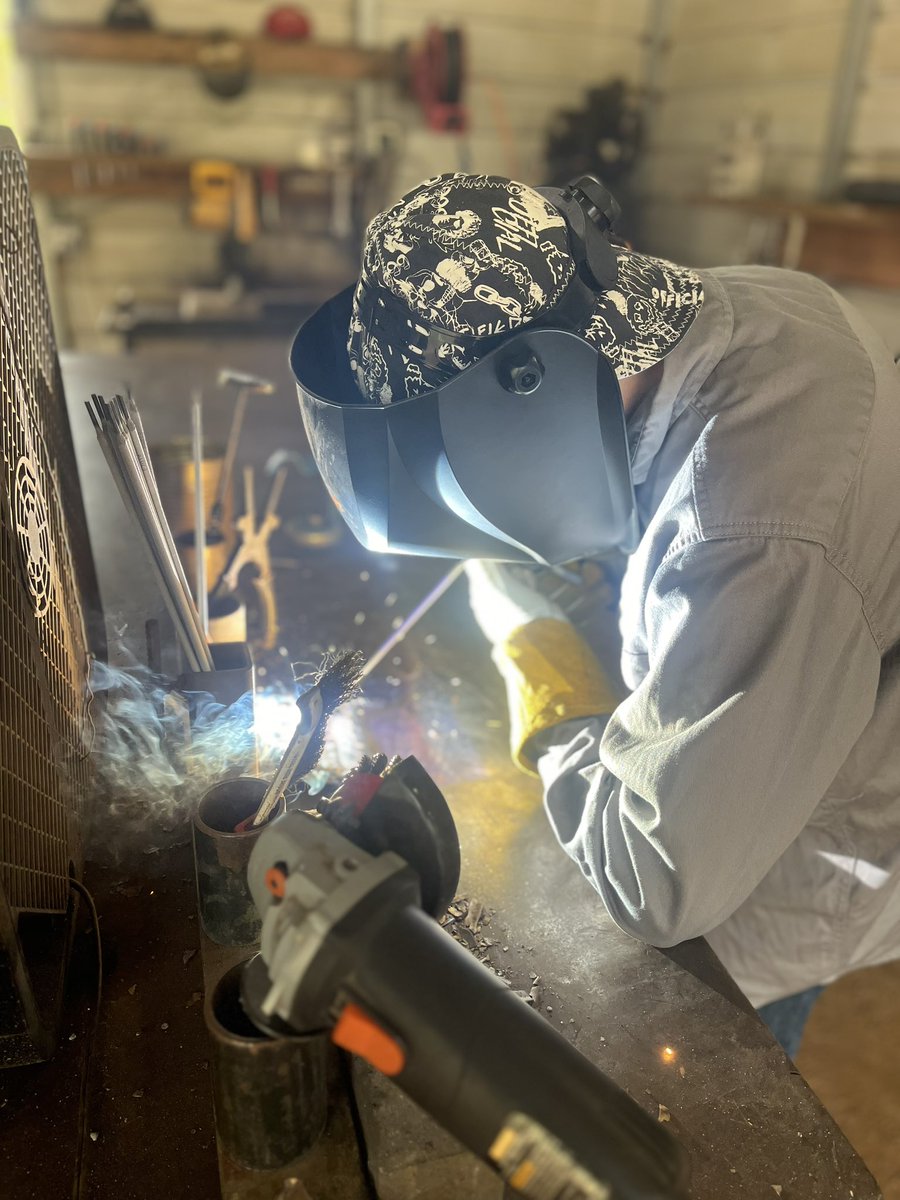 a1weldingtx's tweet photo. Future Welders Of America👨‍🏭👩‍🏭

#alweldingclasses #homeschoolweldingclasses #futureweldersofamerica #alweldingtx
#teachthematradethatneverfades
#skilledtrades 
#tradeschools https://t.co/blFXTCAHJt