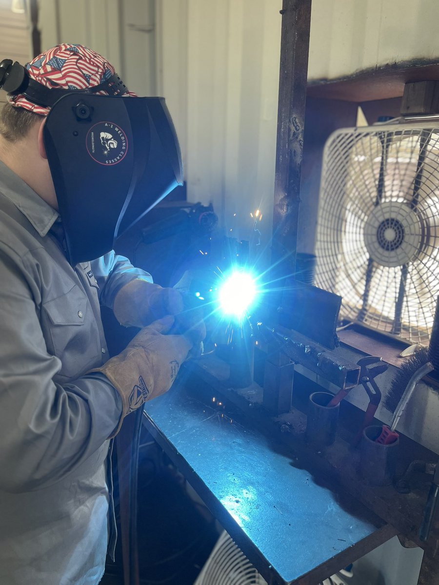 a1weldingtx's tweet photo. Future Welders Of America👨‍🏭👩‍🏭

#alweldingclasses #homeschoolweldingclasses #futureweldersofamerica #alweldingtx
#teachthematradethatneverfades
#skilledtrades 
#tradeschools https://t.co/blFXTCAHJt