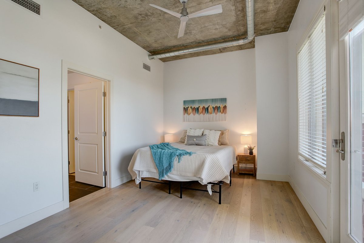 GroupFowler's tweet photo. PRICE REDUCTION ALERT
3401 Arapahoe Ave #202
NEW PRICE: $564,900

🔗 https://t.co/1M3khyEIV5

Dreaming of a vibrant urban lifestyle with mountain views? 🏞️ Look no further!

Jillian Fowler with The Fowler Group at Coldwell Banker Realty https://t.co/3lQwPcWfYk