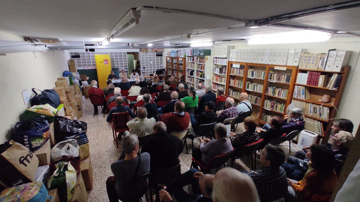 aitorblanc's tweet photo. Avui s'omple l'@EspaiGramenet1 per parlar de memòria històrica.

Noms i cognoms: còmplices i col•laboradors del franquisme a #Gramenet

Una vegada més gràcies al Grup d'Història José Berruezo @cupgramenet https://t.co/WzwmagTnE2