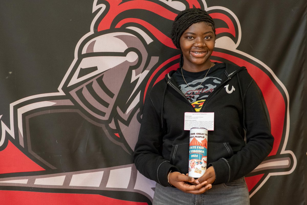 HenricoSchools's tweet photo. Help us congratulate Aniya Stinney of The Academy at Virginia Randolph for winning a DECA branding competition at the State Fair recently!

The AVR senior designed a 20-oz tumbler that represented several themes of the fair and connected with attendees.

Awesome work, Aniya! 👏 https://t.co/WyTclAHQ1u