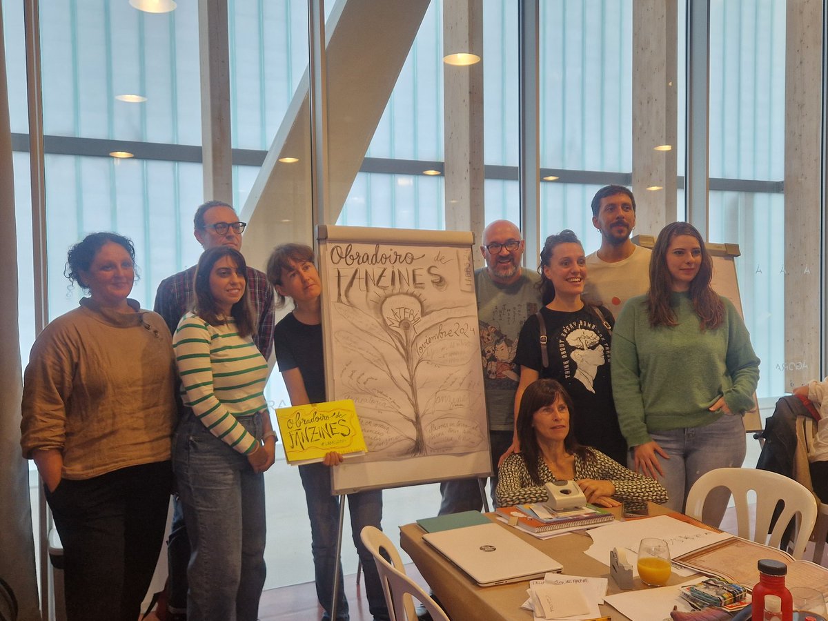 librolecturagob's tweet photo. Estos días ha tenido lugar nuestro tercer laboratorio bibliotecario, que hemos dedicado a las #comictecas. Hemos reunidos a bibliotecarios, autores, editores... para poner en marcha prototipos de proyectos replicables. Gracias a @bibcoruna por ser unos anfitriones maravillosos 💙 https://t.co/YH4gCL17xC