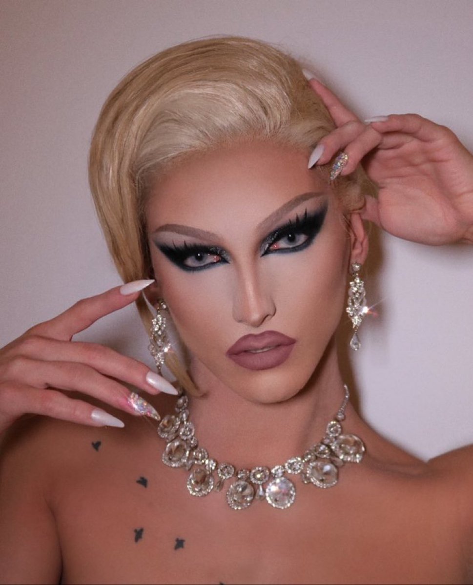 sagipolla's tweet photo. 6 años desde que aquaria ganó drag race… enhorabuena acuática 👏🏻👏🏻 https://t.co/rhTP2raktN