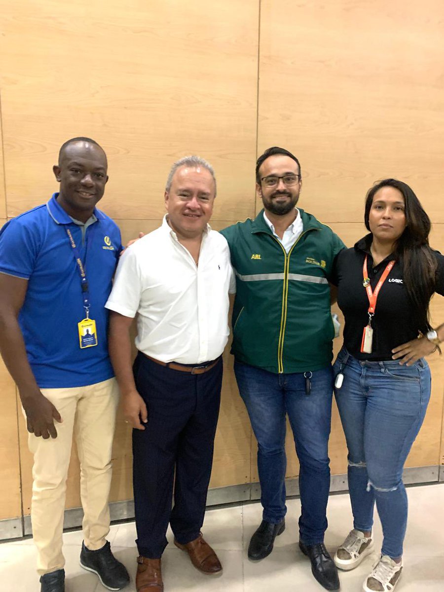 GermanPlazasCom's tweet photo. "Prevención constante, bienestar al instante." Aspectos legales. Gracias Barranquilla, gracias ARL Bolívar por esta convocatoria! https://t.co/vs6lEEeAXX