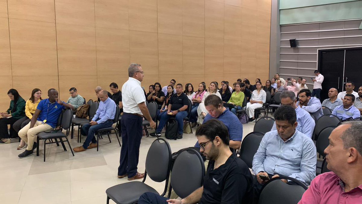 GermanPlazasCom's tweet photo. "Prevención constante, bienestar al instante." Aspectos legales. Gracias Barranquilla, gracias ARL Bolívar por esta convocatoria! https://t.co/vs6lEEeAXX