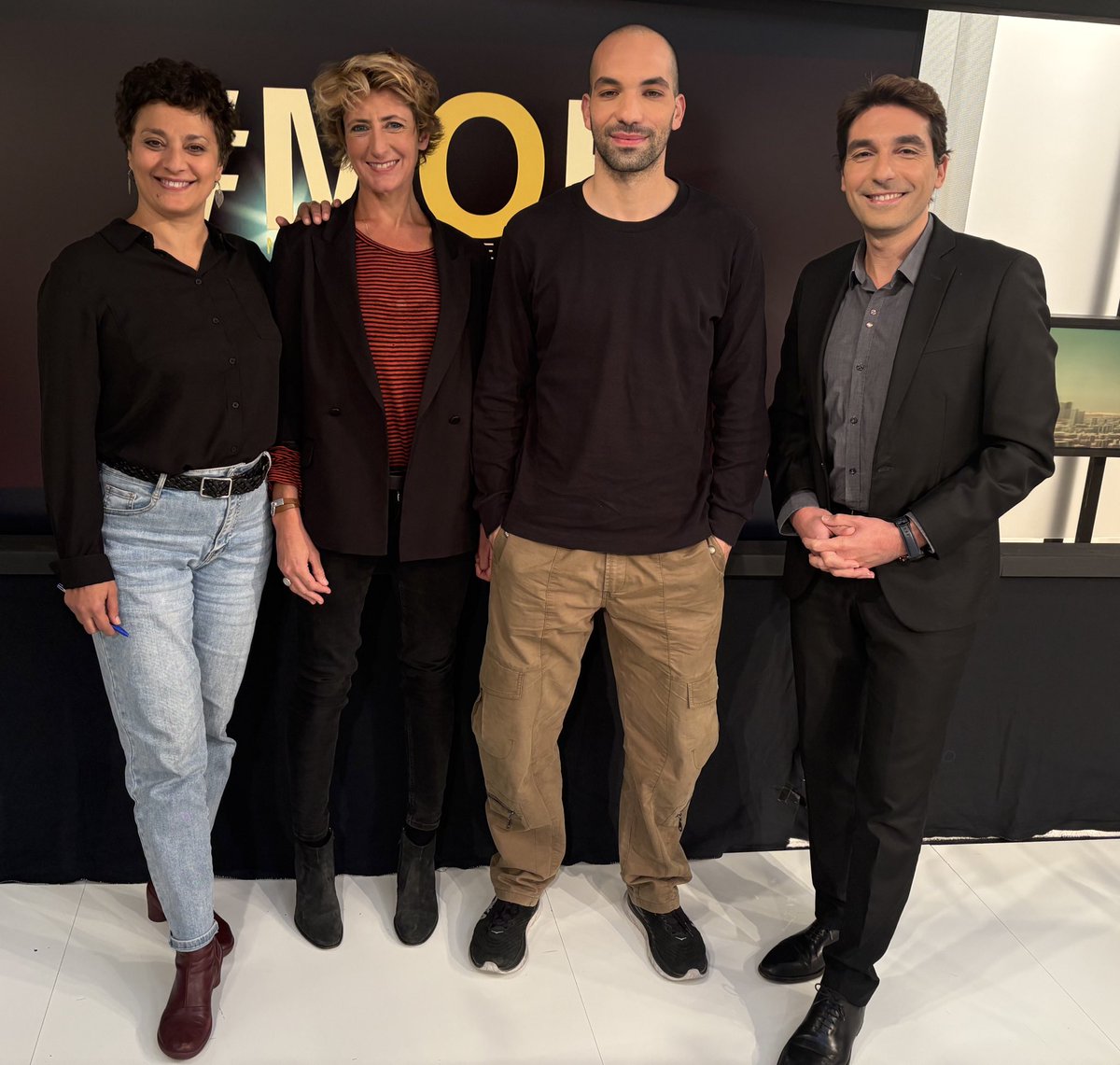 ✨🚂 À bord du #MOE : les écrivaines <a href="/sabkassa/">Sabrina</a> 📖 « Le Faux Souvenir » et Blanche de Richemont 📖« La fille du désert. Une vie avec Isabelle Eberhardt » ; l’acteur Élie Boissière pour la pièce « Je ne suis pas arabe » 🎭