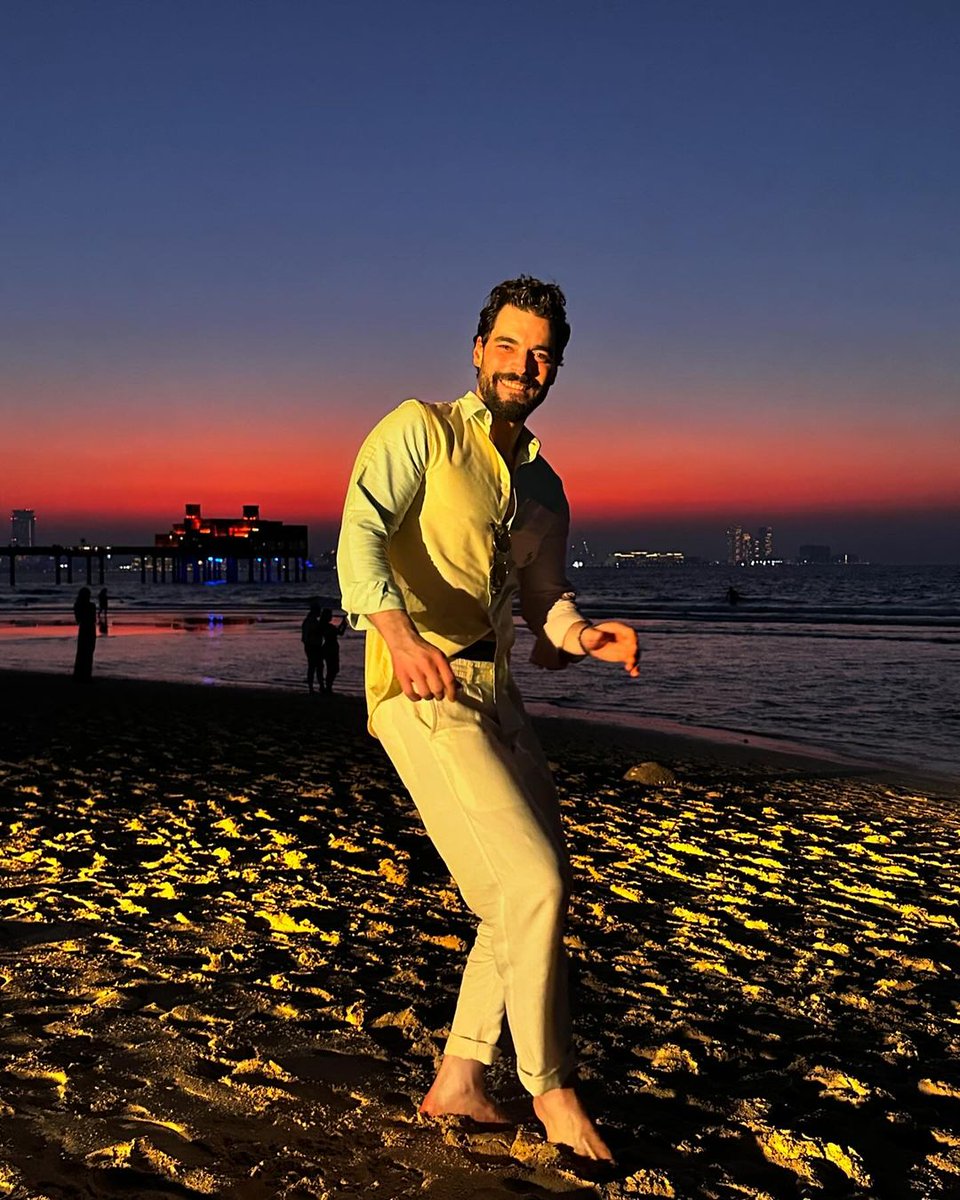 Yakışıklı ve başarılı aktör Akın Akınözü başta Türkiye olmak üzere;
Panama, Dubai, Şili, Fransa, Amerika, Bulgaristan, Yunanistan, Almanya, Hollanda, Kolombiya, Brezilya, Peru, Arjantin, Azerbaycan, Meksika, İspanya, Rusya ve İtalya gündeminde yer aldı!🍀💚👑🌟