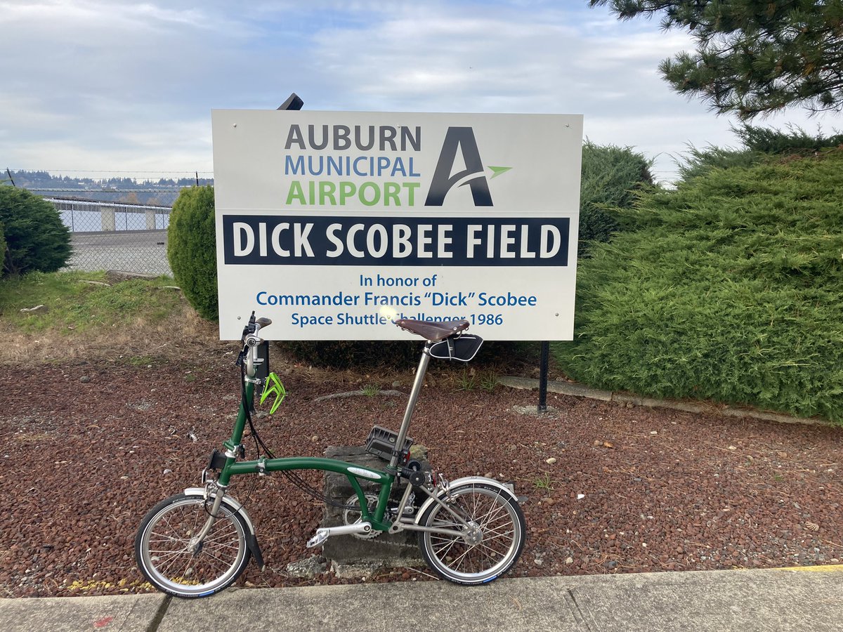 LoveofCycling's tweet photo. Dropped off the car. Out comes the Brompton. #Astronaut #Scobee #Challenger #AuburnWA https://t.co/QKqhjFTwSI
