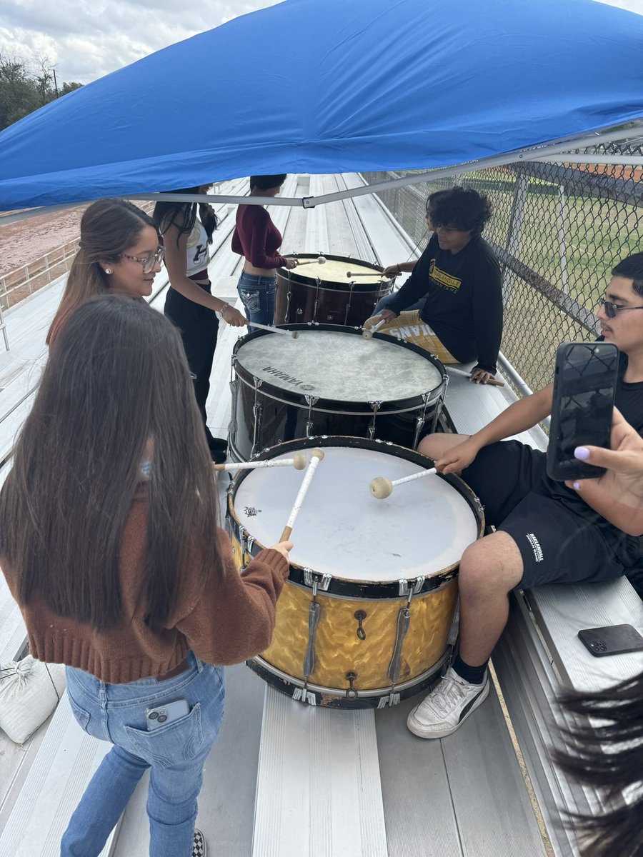 coach_vallejo's tweet image. Today the dance, cheer, pep squad coaches &amp;amp; I checked out our kids doing the War Drums at the football field. Grateful to be apart of this tradition with these kids. #LINSA