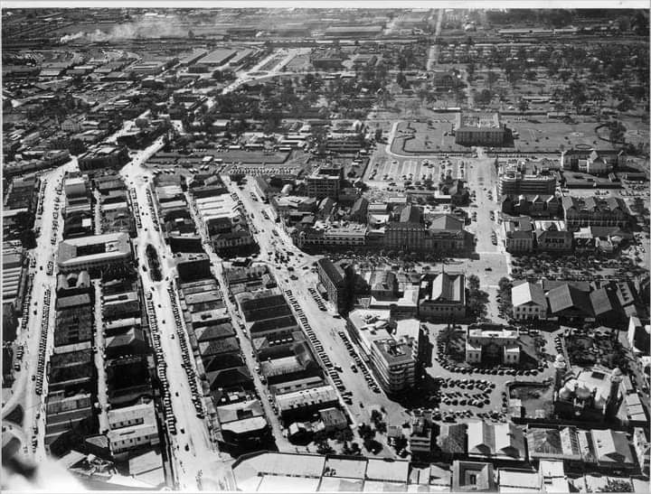 BrianMugoKE's tweet image. A lovely picture of Nairobi CBD around 1940🇰🇪🇰🇪

1. High Court now Supreme Court
2. Stanley Hotel.
3. Jamia Mosque

#RecallMegWhitman #FreeTelegram Trump Airtel KNEC Baba We As Kenyans Kenyan ID