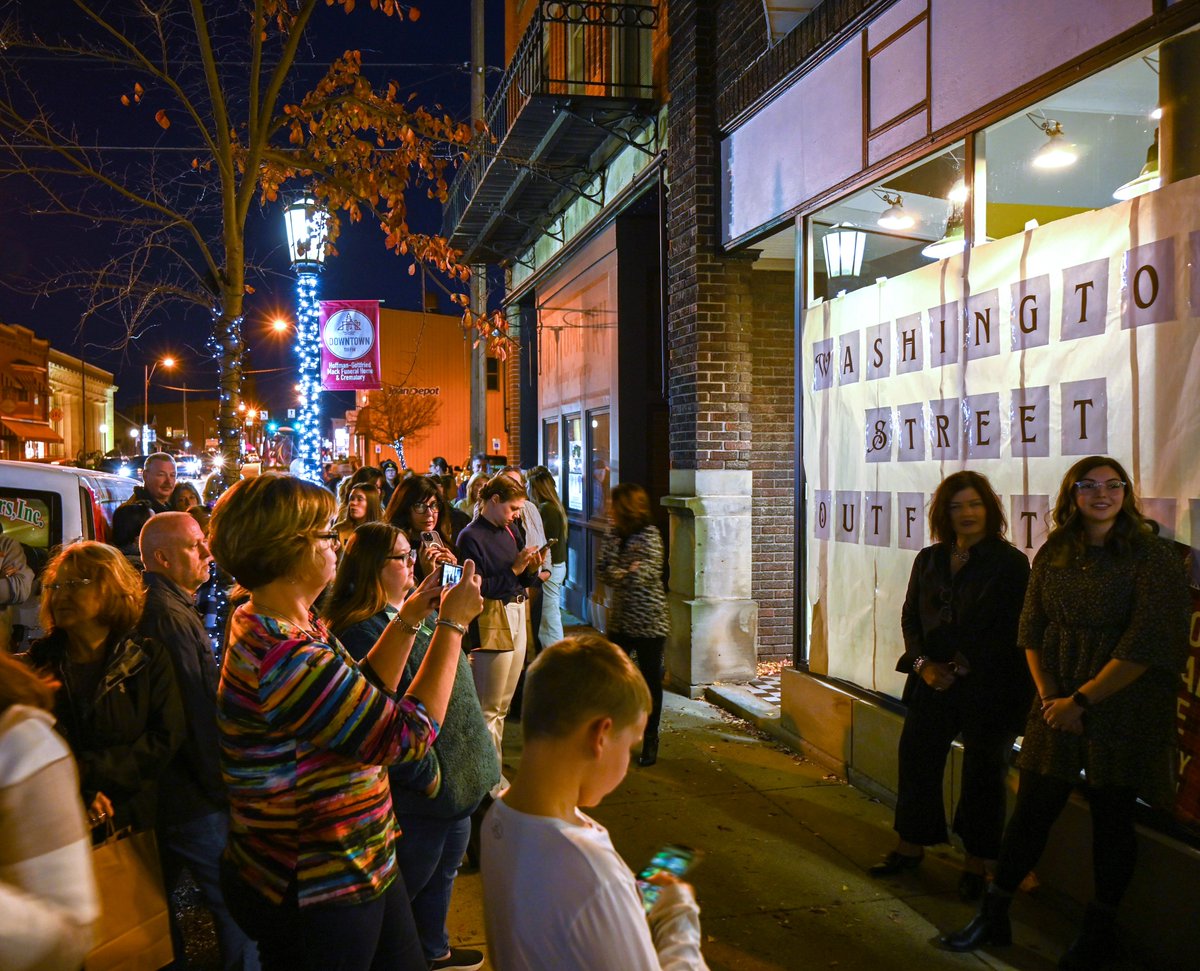 Downtown Tiffin Set to Sparkle for 3rd Thursday’s “Holiday Window Reveals” downtowntiffin.org/news/downtown-…