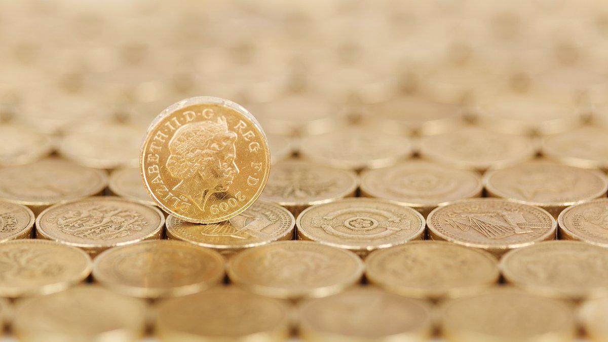 brightideas365's tweet photo. #TodayInHistory. The #government announces that the #poundcoin is to replace #poundnote (1984). #GreatTrainRobbery gang member #RonnieBiggs escapes extradition to the UK (1997). https://t.co/nZ7L3IRD2G