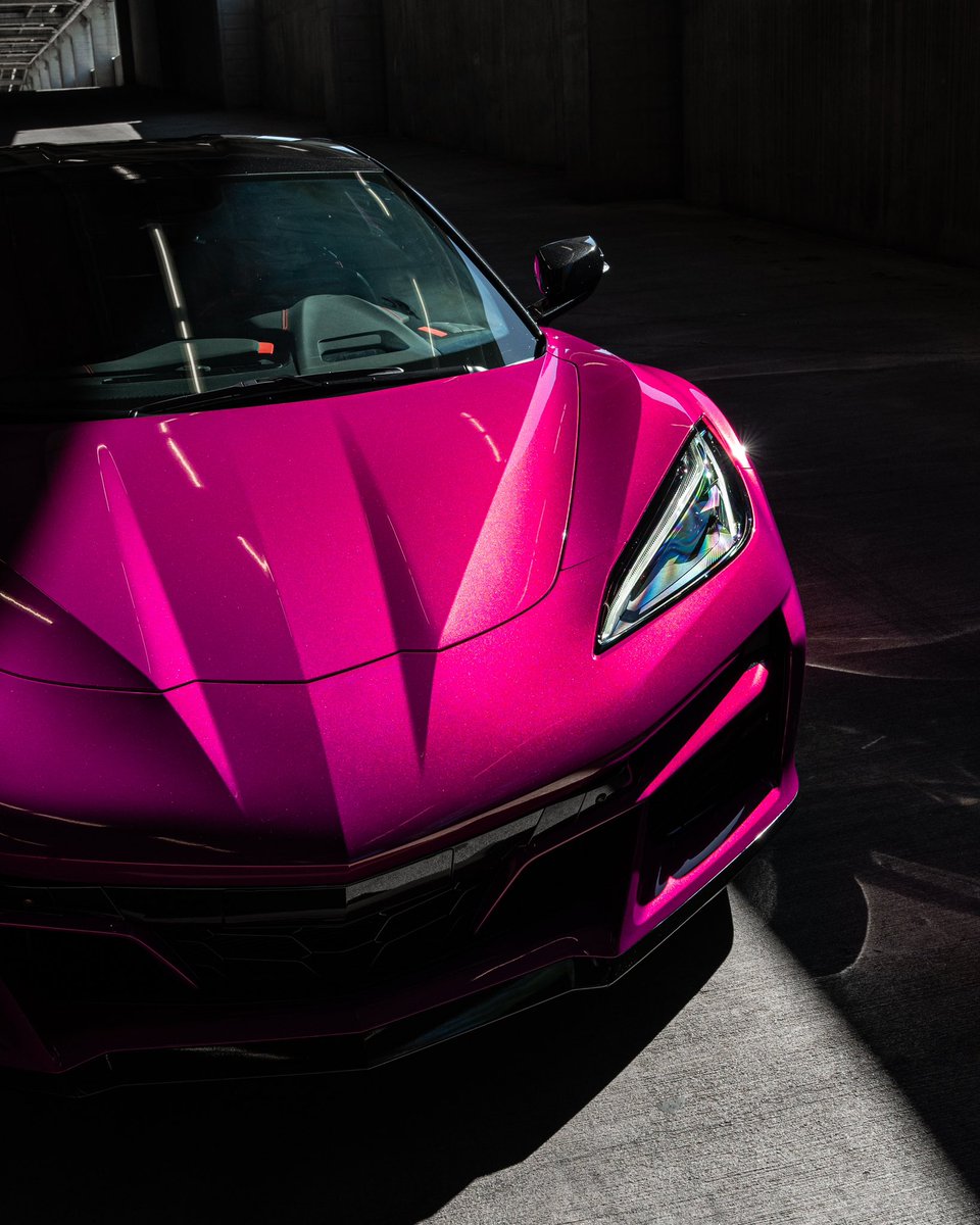 SpeedEFX's tweet photo. Ever seen a C8 Z06 that looks like this? 

We wrapped this Z06 in color change paint protection film from Pure PPF and topped it off with a ceramic coating https://t.co/HcFtWpv2nW