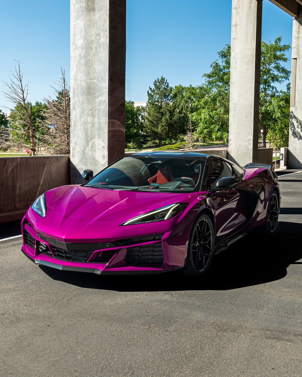 SpeedEFX's tweet photo. Ever seen a C8 Z06 that looks like this? 

We wrapped this Z06 in color change paint protection film from Pure PPF and topped it off with a ceramic coating https://t.co/HcFtWpv2nW