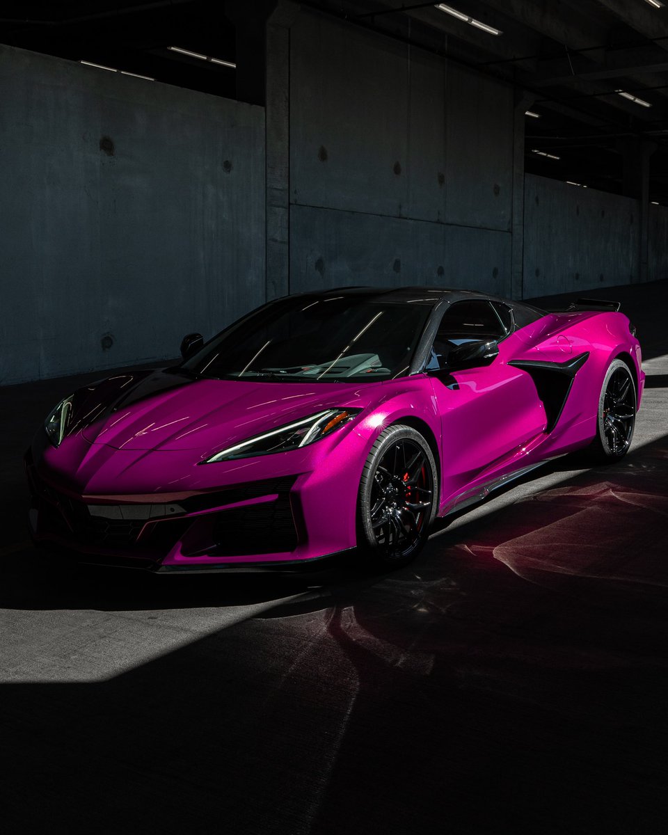 SpeedEFX's tweet photo. Ever seen a C8 Z06 that looks like this? 

We wrapped this Z06 in color change paint protection film from Pure PPF and topped it off with a ceramic coating https://t.co/HcFtWpv2nW