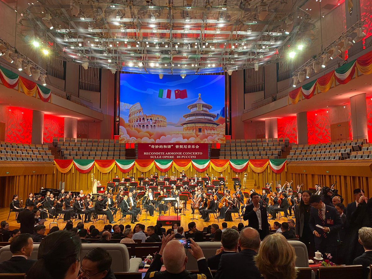 Il Rettore dell'Università per Stranieri di Perugia <a href="/ValerioDeC/">Valerio De Cesaris</a> in Cina all'incontro fra il Presidente Mattarella e il Presidente della Repubblica popolare cinese, Xi Jinping